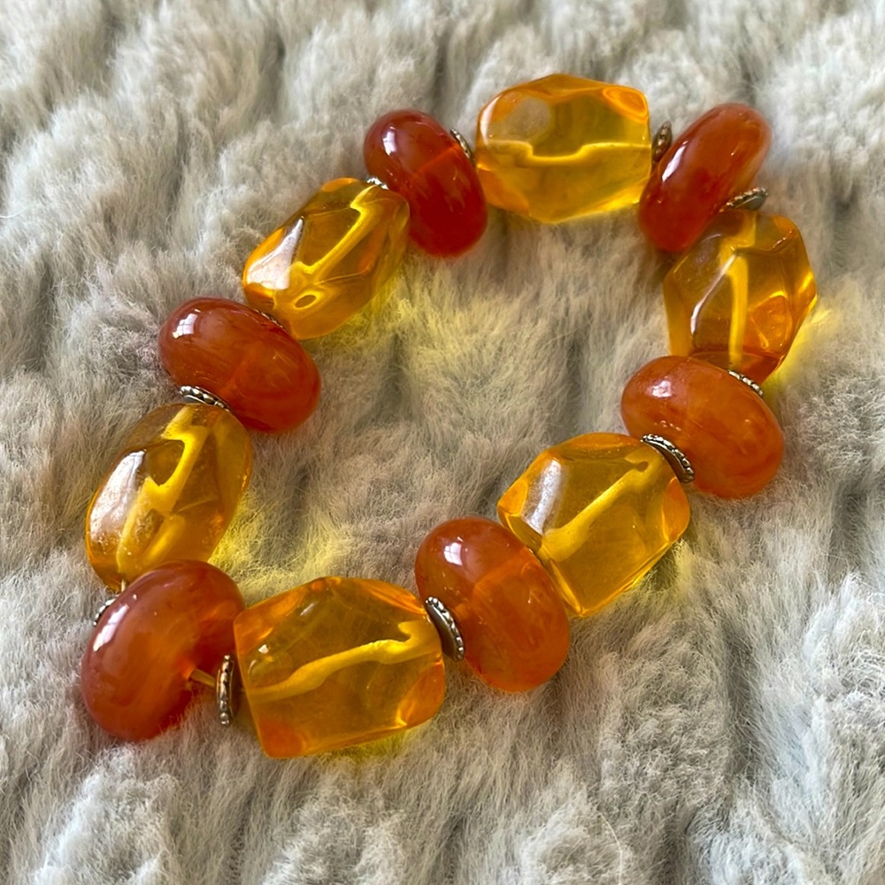 AMBER COLORED BEADED BRACELET
